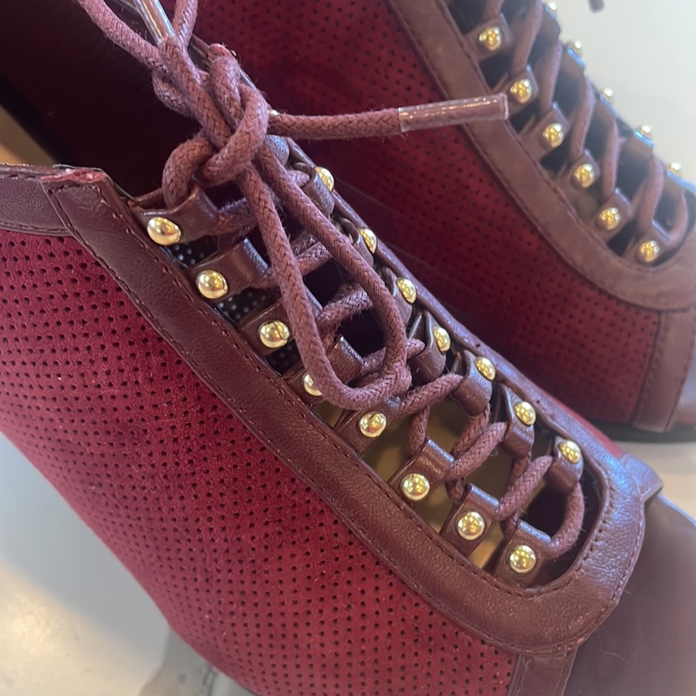 Bella Vita Burgundy Suede Peep toe,lace up,chunky heel,zipper closure,7 1/2, - Picture 9 of 16